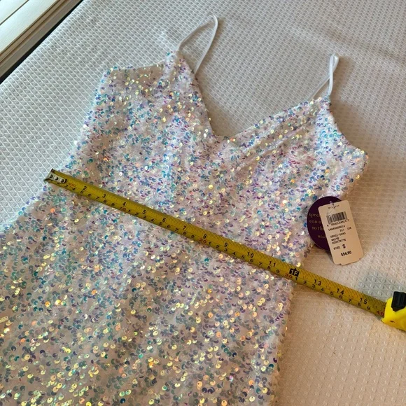 Hoco Kathy Iridescent Sequin Mini
Dress Size S - Picture 10 of 10